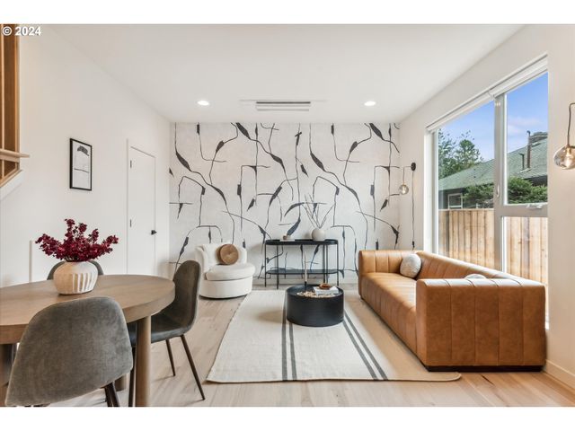 5078 Se WOODSTOCK Blvd, Portland, OR 97206