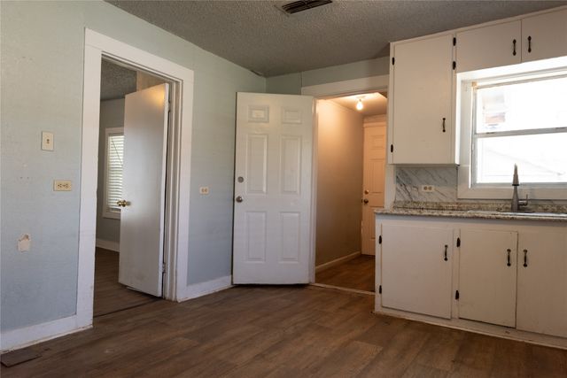 707 Ritchey Street, Gainesville, TX 76240