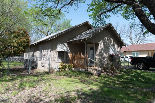 707 Ritchey Street, Gainesville, TX 76240