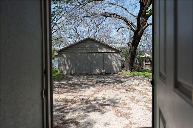 707 Ritchey Street, Gainesville, TX 76240