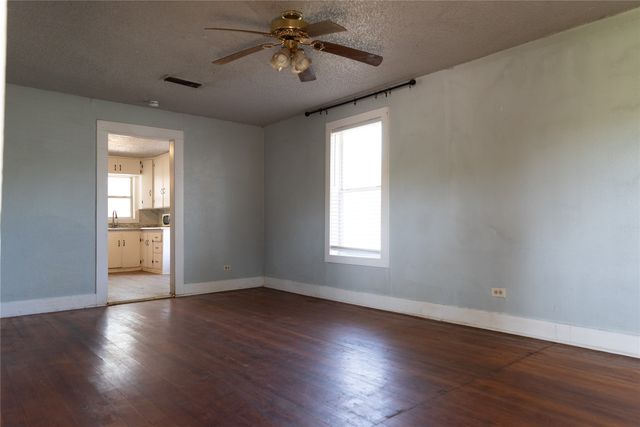 707 Ritchey Street, Gainesville, TX 76240