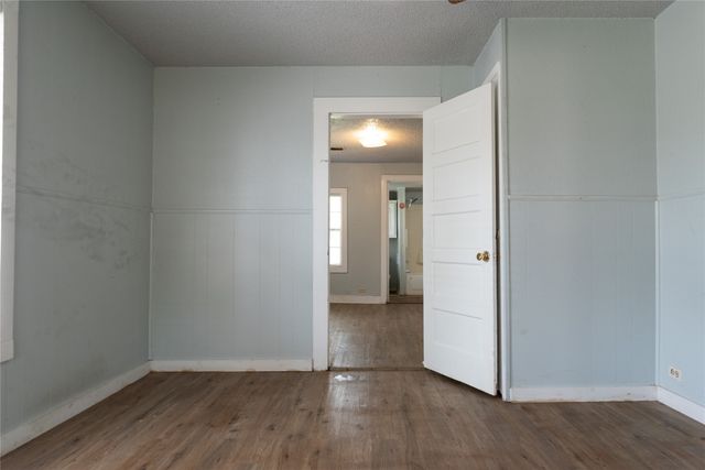 707 Ritchey Street, Gainesville, TX 76240