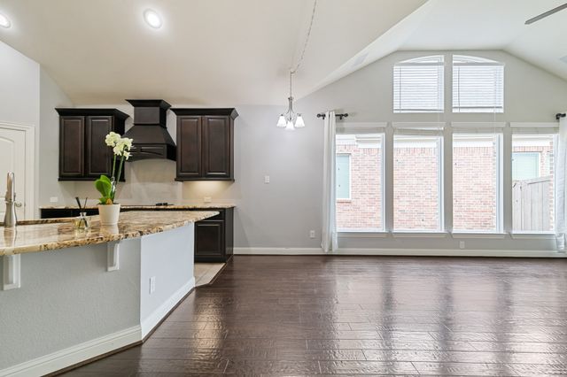 909 Auburn Court, Savannah, TX 76227