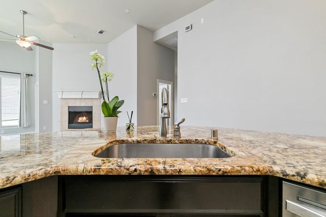 909 Auburn Court, Savannah, TX 76227