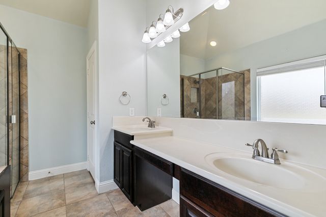 909 Auburn Court, Savannah, TX 76227