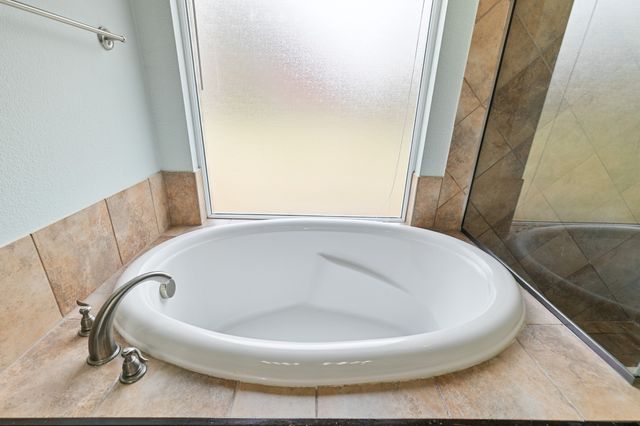 909 Auburn Court, Savannah, TX 76227