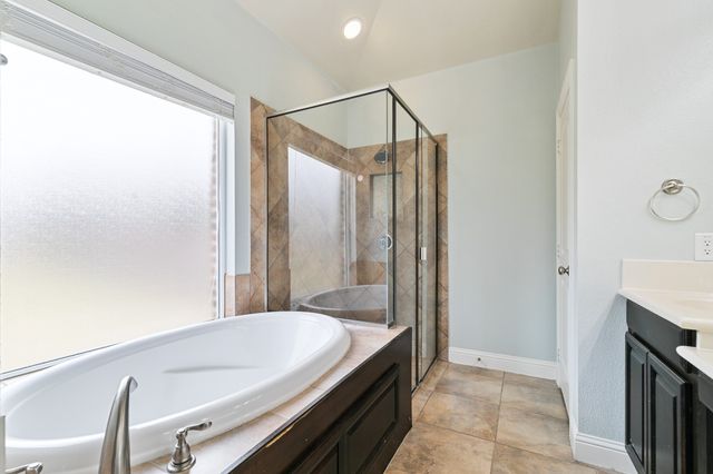 909 Auburn Court, Savannah, TX 76227