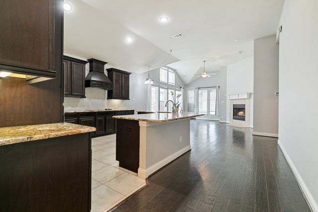 909 Auburn Court, Savannah, TX 76227