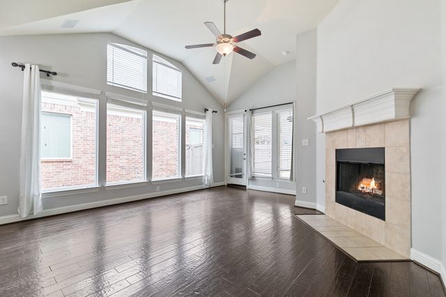 909 Auburn Court, Savannah, TX 76227