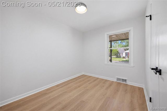 11302 Grayfield, Redford, MI 48239