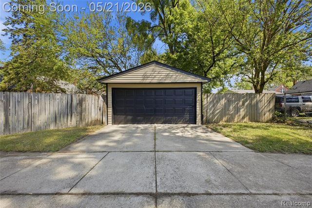 11302 Grayfield, Redford, MI 48239