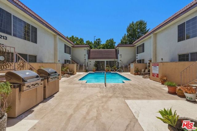 18640 Collins Street 201, Tarzana, CA 91356