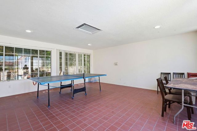 18640 Collins Street 201, Tarzana, CA 91356