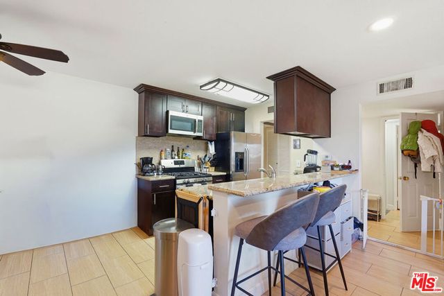 18640 Collins Street 201, Tarzana, CA 91356