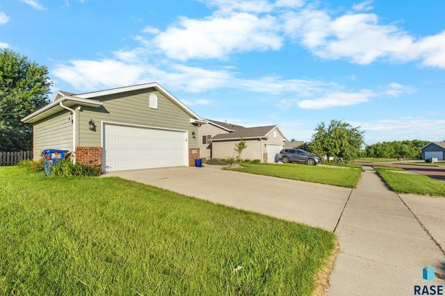 5809 W Oakcrest Dr Drive, Sioux Falls, SD 57107