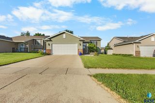 5809 W Oakcrest Dr Drive, Sioux Falls, SD 57107