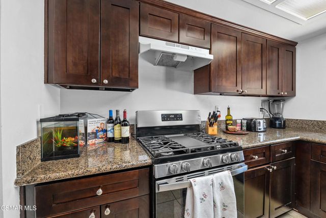 881 Warwick Avenue, Thousand Oaks, CA 91360