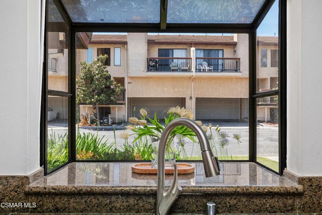 881 Warwick Avenue, Thousand Oaks, CA 91360