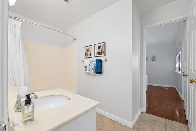 881 Warwick Avenue, Thousand Oaks, CA 91360