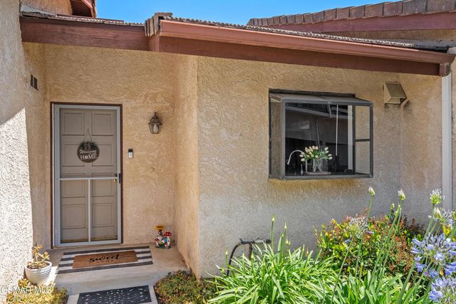 881 Warwick Avenue, Thousand Oaks, CA 91360