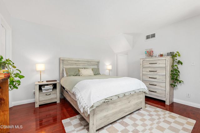 881 Warwick Avenue, Thousand Oaks, CA 91360