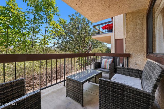 881 Warwick Avenue, Thousand Oaks, CA 91360