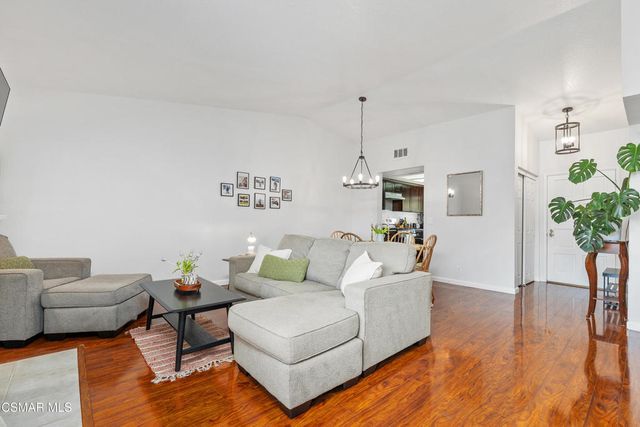 881 Warwick Avenue, Thousand Oaks, CA 91360