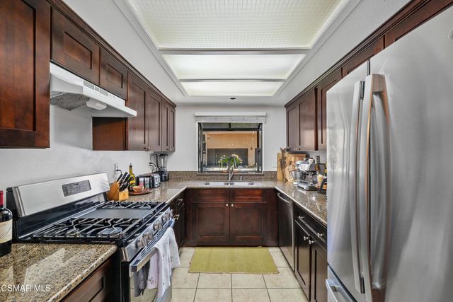 881 Warwick Avenue, Thousand Oaks, CA 91360
