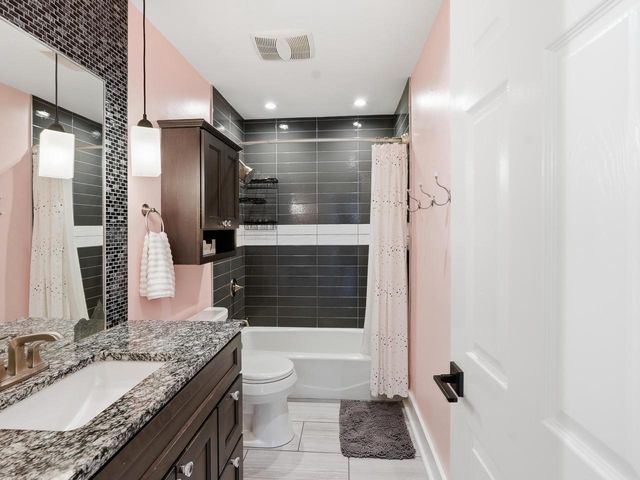 178 W Pembroke WAY, Wales, WI 53183