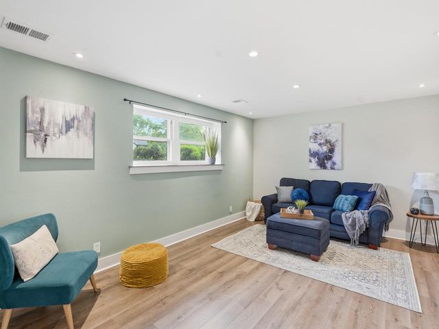 178 W Pembroke WAY, Wales, WI 53183