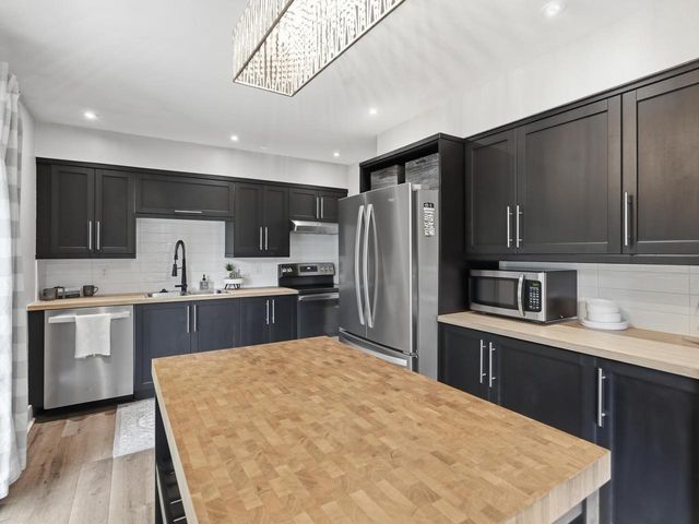 178 W Pembroke WAY, Wales, WI 53183