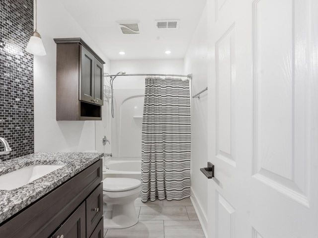 178 W Pembroke WAY, Wales, WI 53183