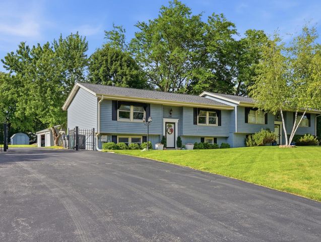 178 W Pembroke WAY, Wales, WI 53183