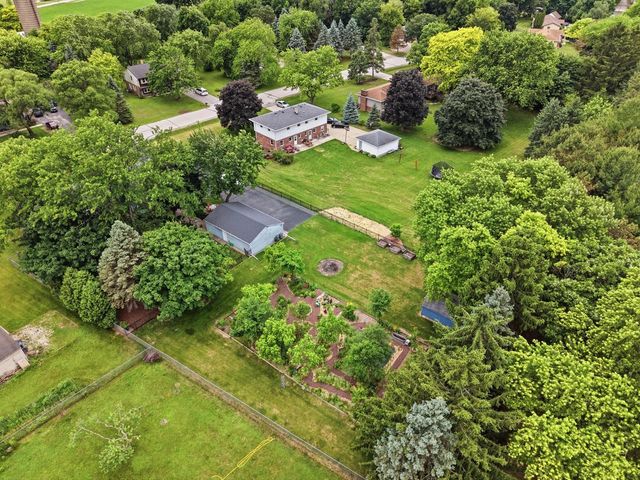 178 W Pembroke WAY, Wales, WI 53183
