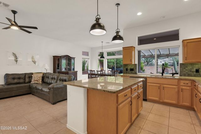 13892 N Embassy Drive, Oro Valley, AZ 85755