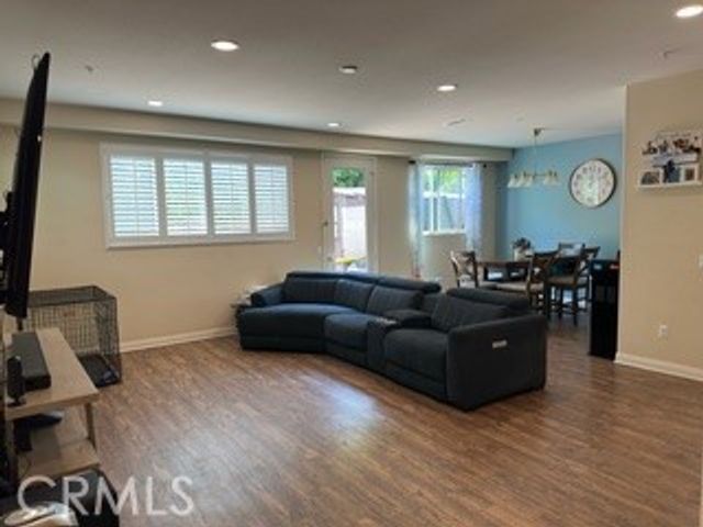 8621 Noble Avenue 4, North Hills, CA 91343