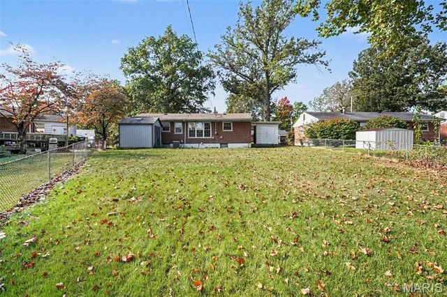 285 W Saint Anthony Lane, Florissant, MO 63031