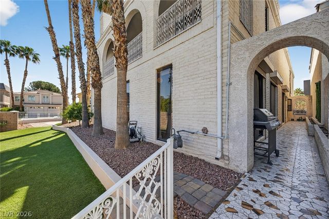 2834 QUEENS COURTYARD Drive, Las Vegas, NV 89109