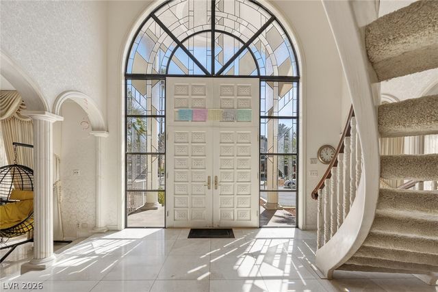 2834 QUEENS COURTYARD Drive, Las Vegas, NV 89109