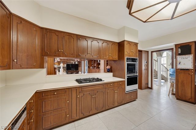 2834 QUEENS COURTYARD Drive, Las Vegas, NV 89109