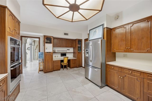 2834 QUEENS COURTYARD Drive, Las Vegas, NV 89109