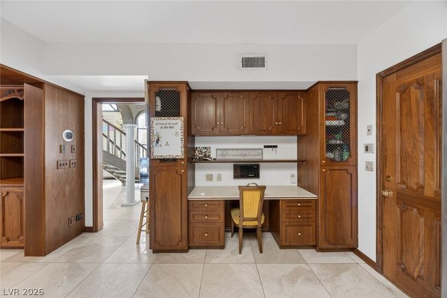 2834 QUEENS COURTYARD Drive, Las Vegas, NV 89109