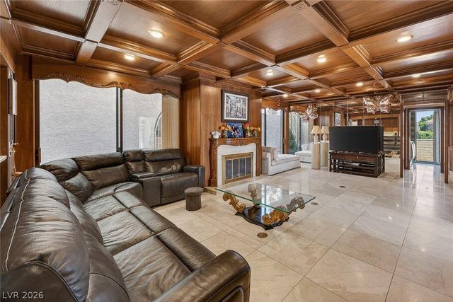 2834 QUEENS COURTYARD Drive, Las Vegas, NV 89109