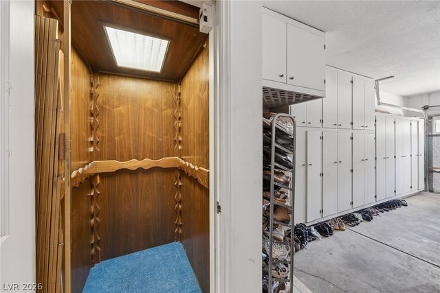 2834 QUEENS COURTYARD Drive, Las Vegas, NV 89109