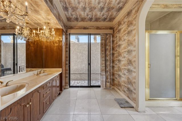 2834 QUEENS COURTYARD Drive, Las Vegas, NV 89109