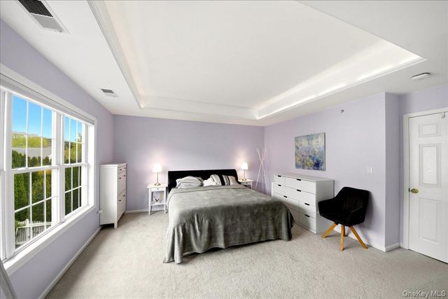 38 Ovation Court, White Plains, NY 10603