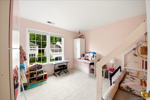 38 Ovation Court, White Plains, NY 10603