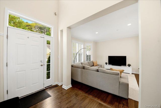 38 Ovation Court, White Plains, NY 10603