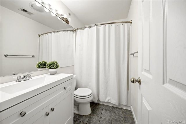 38 Ovation Court, White Plains, NY 10603