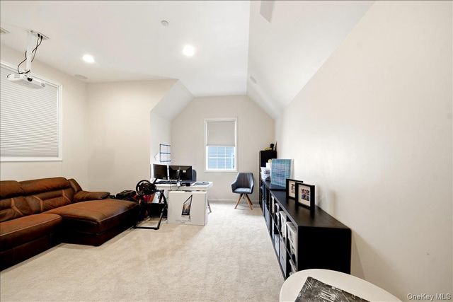 38 Ovation Court, White Plains, NY 10603